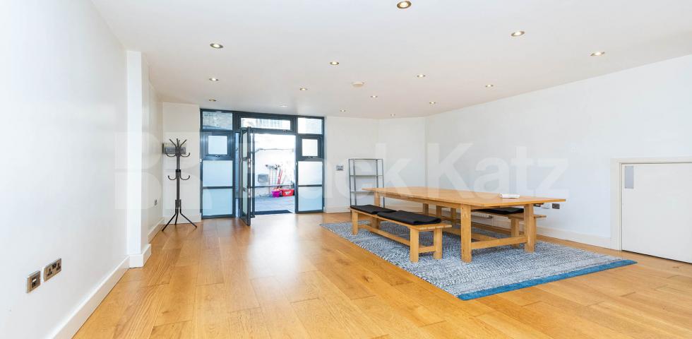 			2 Bedroom, 1 bath, 1 reception Apartment			 Bethnal Green Road, BETHNAL GREEN /HACKNEY